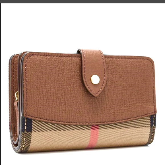 Burberry Handbags - 🛑SOLD🛑 Burberry wallet 100% authentic